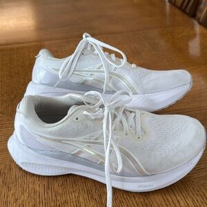 Women’s ASICS KAYANO 30 size 9.5 running shoes